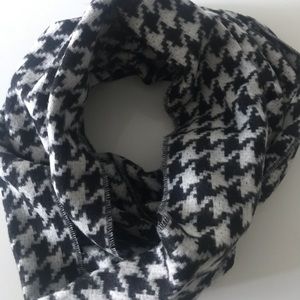 Houndstooth fleece scarf 👌🏼